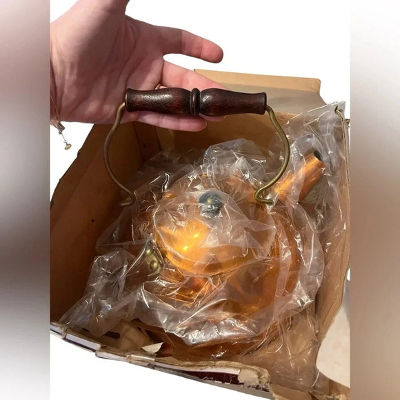 New In Box DAEWOO Vintage Solid Copper Teapot w/ Nickel Lining & Wood Ha… - Picture 4 of 7